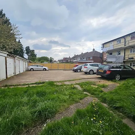 Crash Pad In Luton Town Apartment Exterior photo