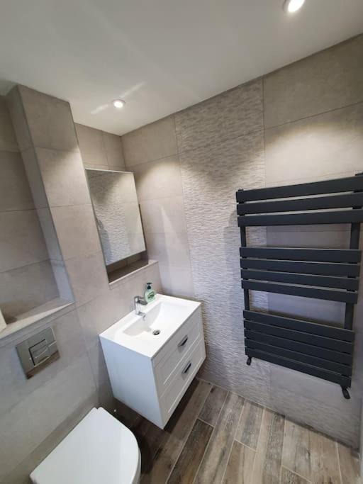 Crash Pad In Luton Town * Лутон