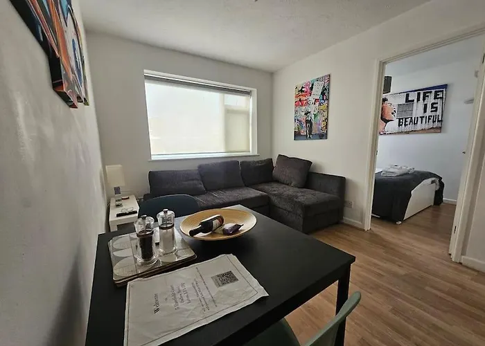 Crash Pad In Luton Town