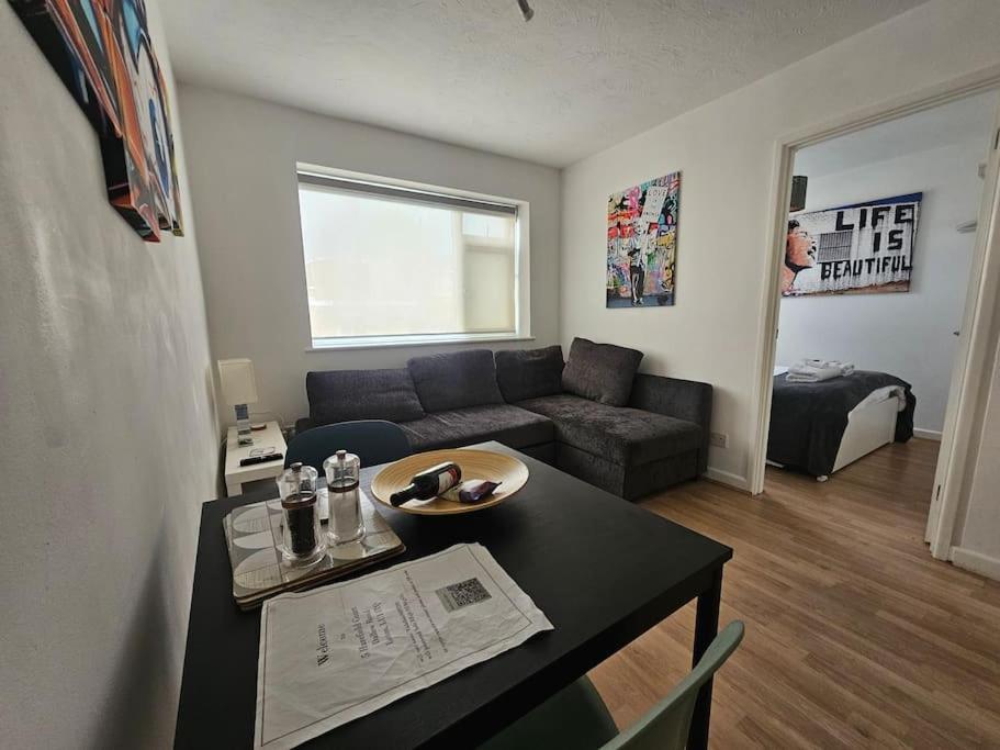 Crash Pad In Luton Town *