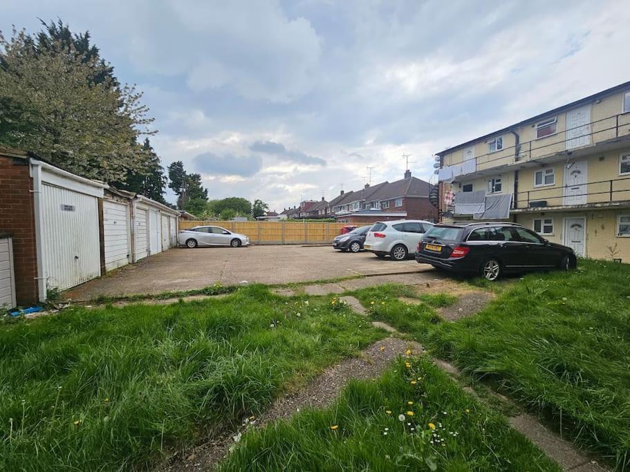 Apartment Crash Pad In Luton Town *