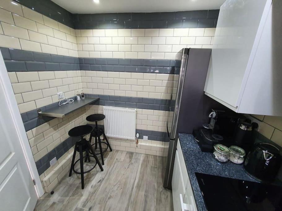Crash Pad In Luton Town Apartment *