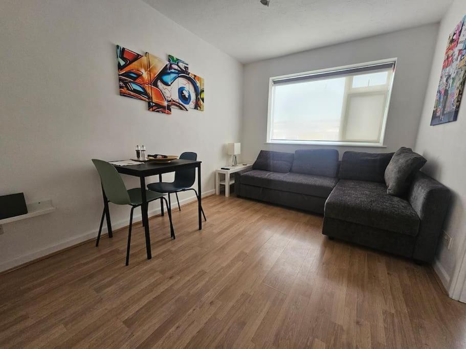 Crash Pad In Luton Town * Luton (Bedfordshire)