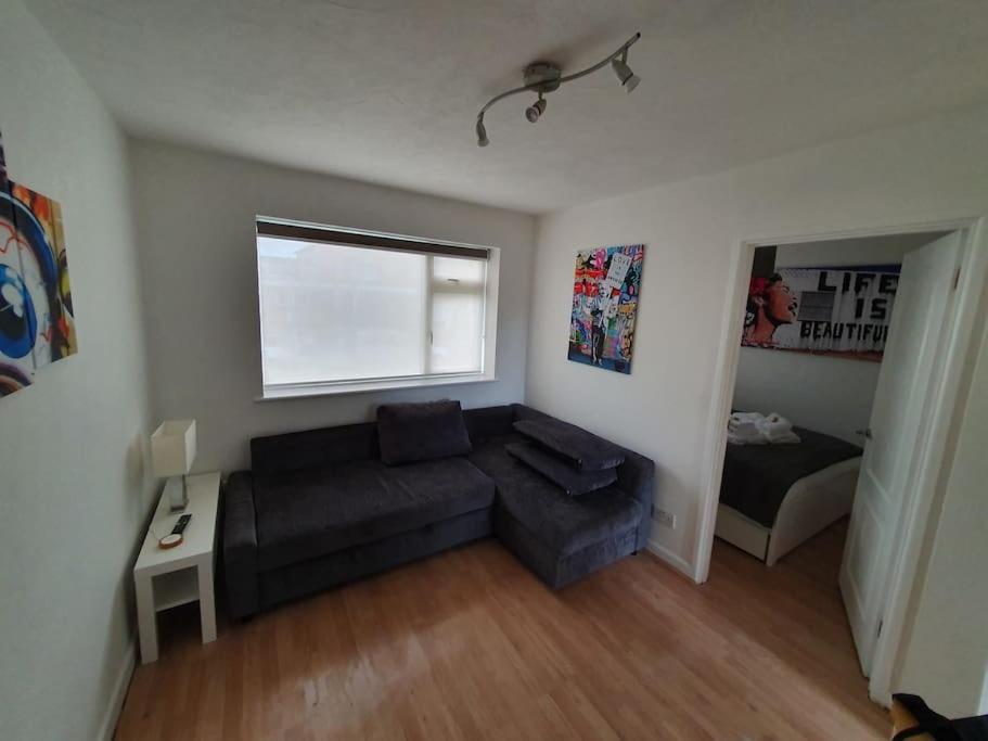 Crash Pad In Luton Town Apartment *